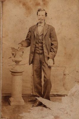Unidentified


This was Shared by Paul Skipper.

Unidentified CdV Photograph in the Keith Higgie Family Album.

The Photographers name is "Loveday", Chicago, Illinois.
