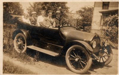 Unidentified

Unidentified Photo in the Mrs. H. W. Rose Family Album


