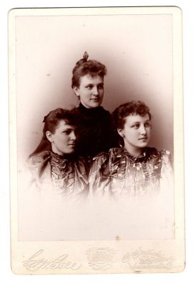 Unidentified

This was Donated by Denise Ayers

Unidentified Cabinet Card Photo

The Photographers name is "Bell", Washington D.C.
