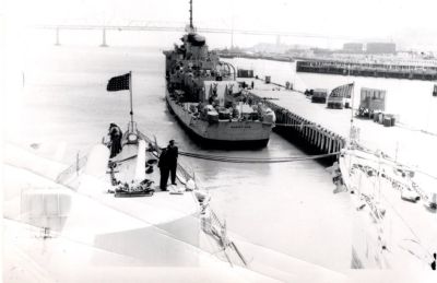 USS Mansfield


THIS WAS DONATED TO THE NAVAL HISTORY & HERITAGE COMMAND PHOTO ARCHIVE.

This was Donated by Elaine Swan

This photo is of the USS Mansfield. The men in the photo are unidentified
