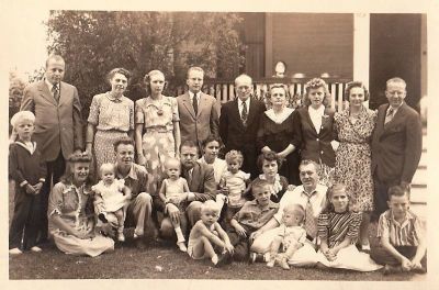Click to view full size image
==============
The Bolesky Family
THIS HAS BEEN RETURNED TO FAMILY
This is the Bolesky Family, taken August 1943
The Bolesky Family
THIS HAS BEEN RETURNED TO FAMILY
This is the Bolesky Family, taken August 1943