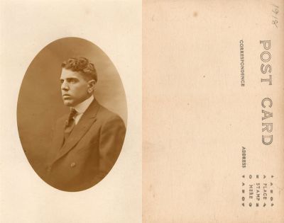 Unidentified

Unidentified Real Photo Postcard (RPPC)

The back states: "1918"

NOTE: This RPPC has been enhanced as the original is very very faint.
