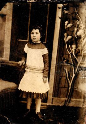 Unidentified

This was Donated by Jessica Guiroz

Unidentified Tintype photo
