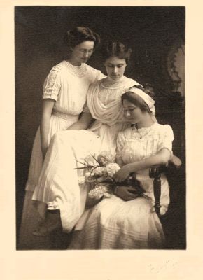 Bertha M. Schnull, Edna J. Schnull & Gertrude Schnull

THIS HAS BEEN RETURNED TO FAMILY

This photo is of Bertha M. Schnull, Edna J. Schnull and Gertrude Schnull.

NOTE: In 1910 Bertha was 20, Edna 17 and Gertrude 15. There was a fourth sister that died in 1888.
